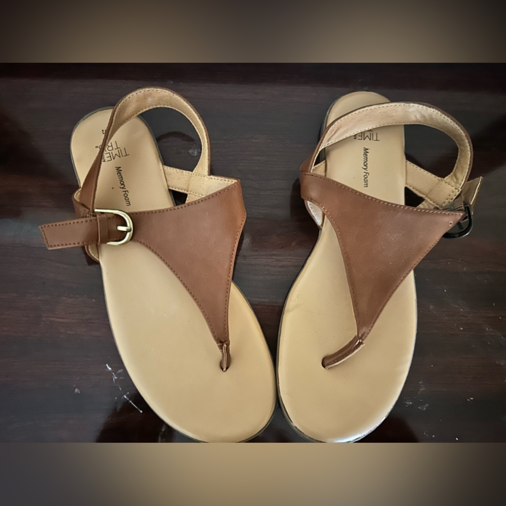 Time and Tru Women's Brown Sandals